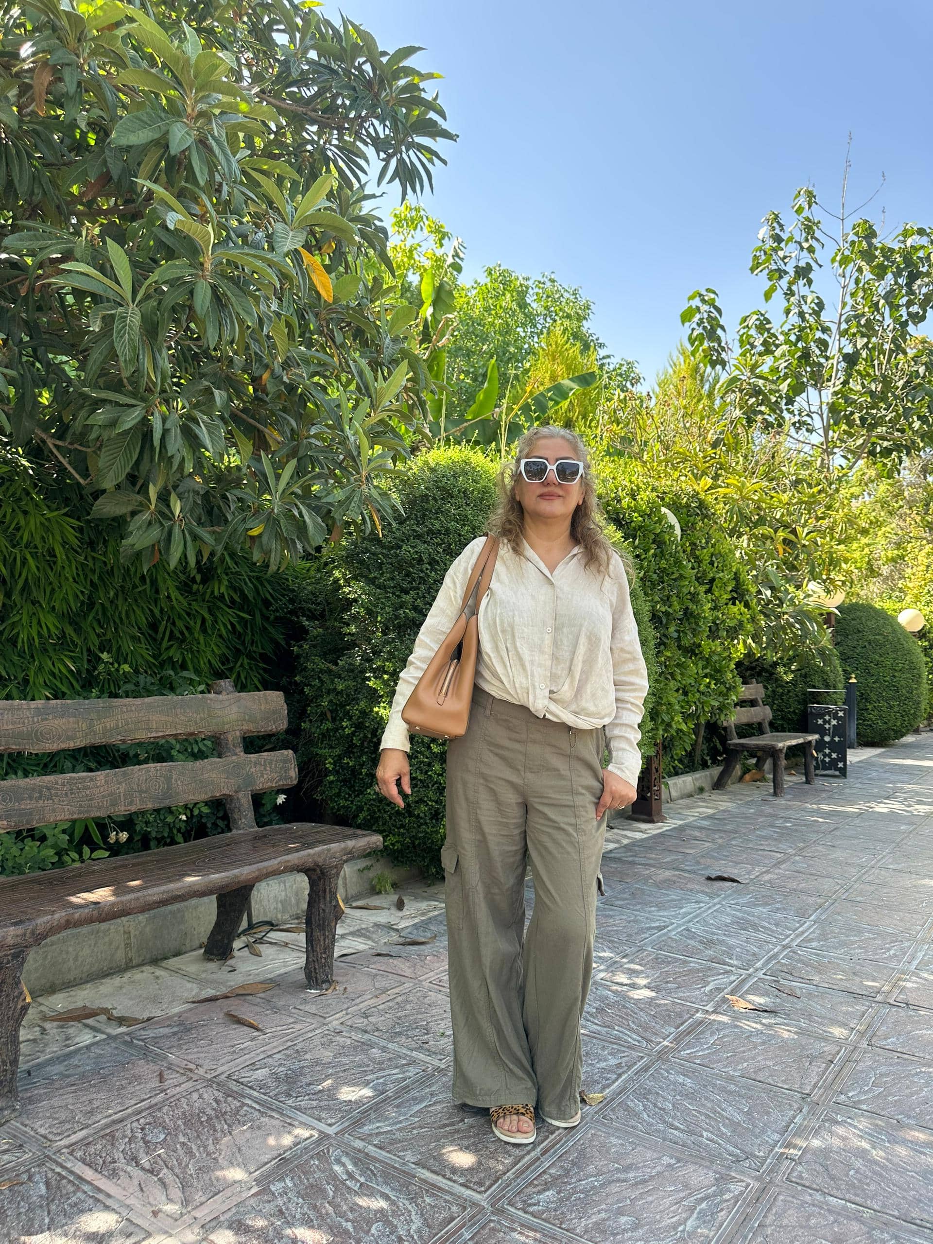 hostIntroImage-نوشین کریمی