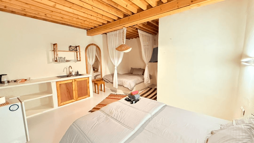 اقامتگاه بومگردی با استخر روباز آبسرد در سلخ قشم - چهار تخته vip اتاق