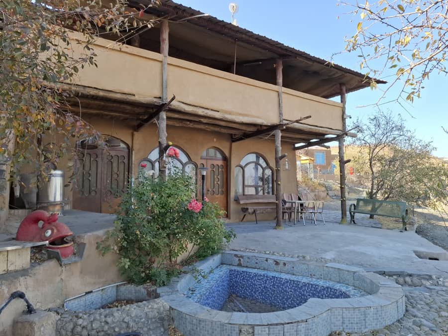 اقامتگاه بومگردی در طرقبه روستا ازغد - ملیسا  نما واحد ملیسا 