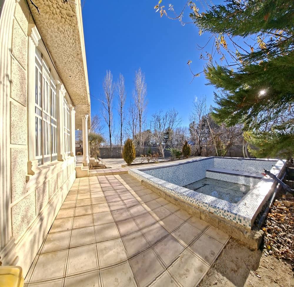 اجاره باغ و ویلایی استخردار در سربست سپیدان حیاط ویلا 