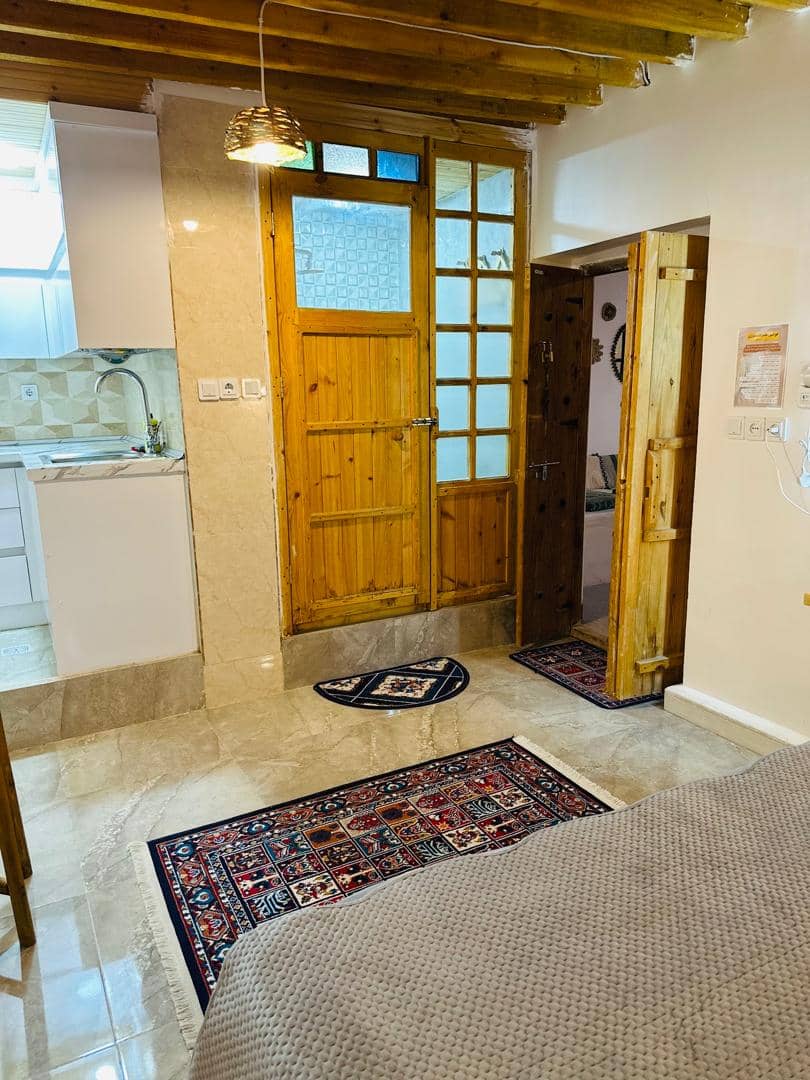 اقامتگاه بومگردی در روستا طبل قشم - میداف محوطه و استخر