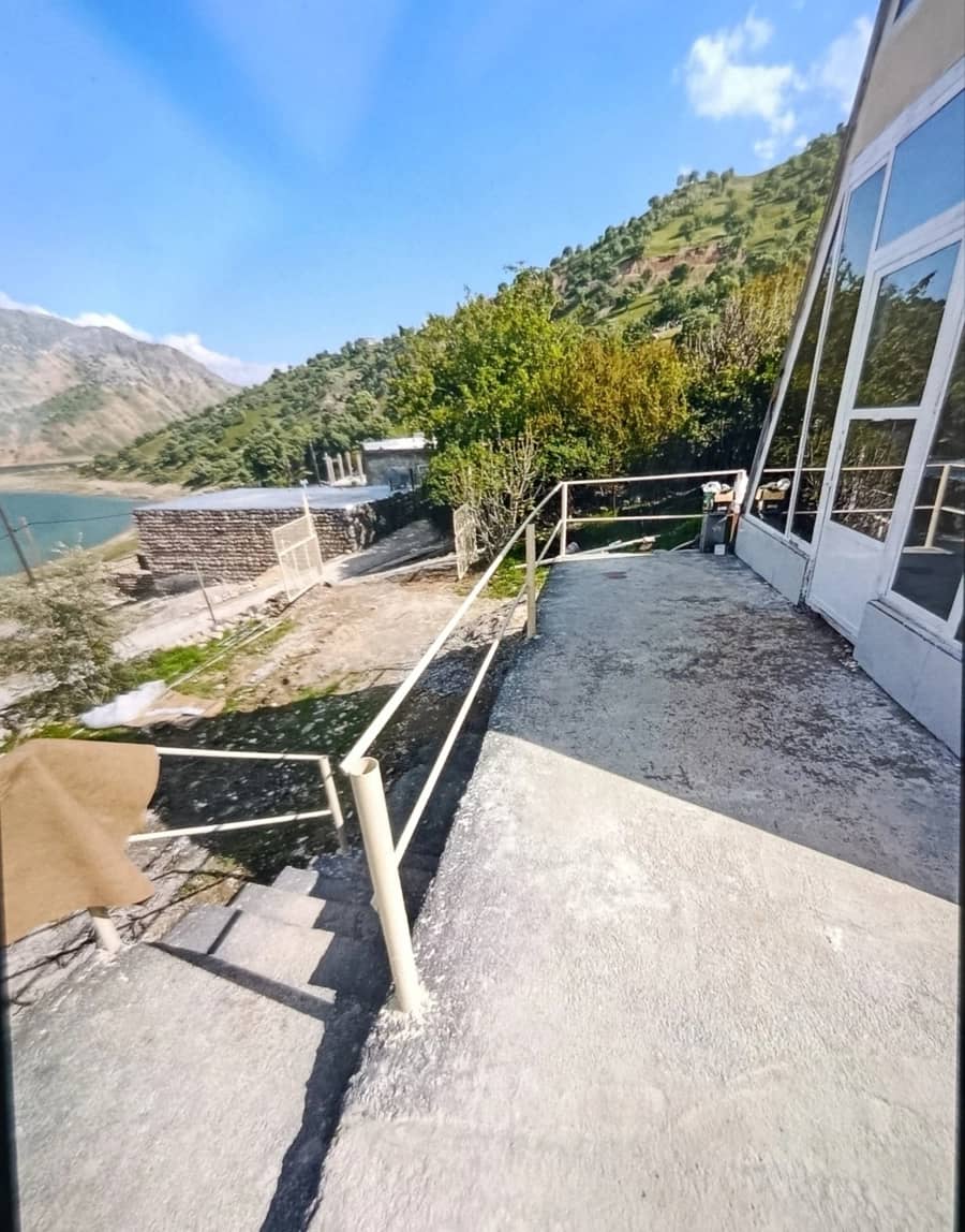 کلبه سوئیسی روبروی زراس در روستای غریبی ها کلبه سوئیسی 