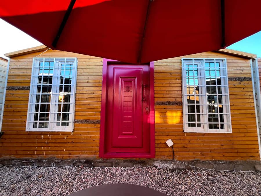 کانکس ساحلی در هرمز - سرخابی حیاط 