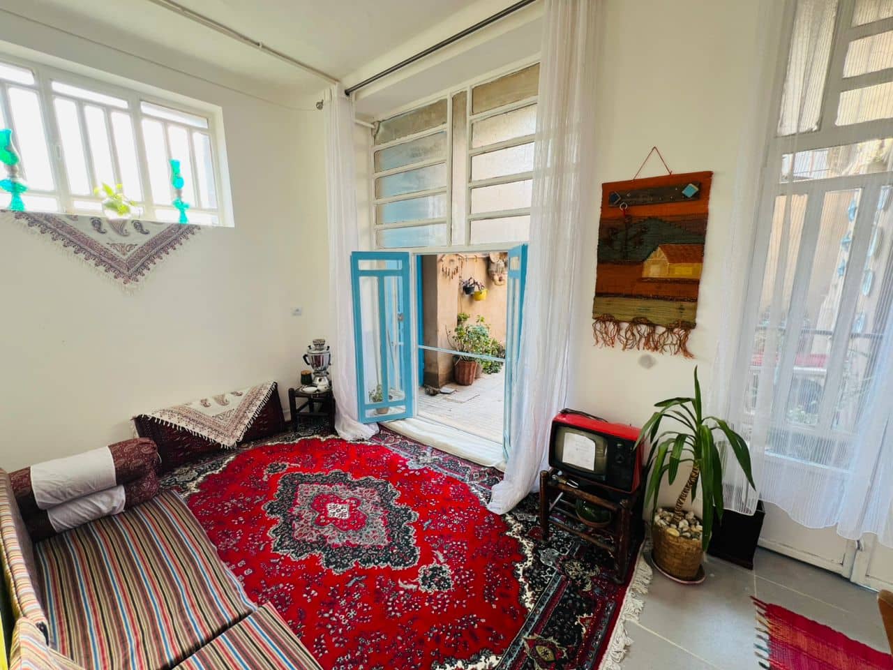 اجاره واحد بومگردی در زند شیراز اتاق