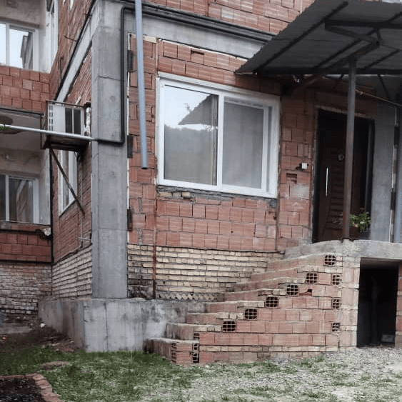 منزل ویلایی تکخوابه ملک خان در روستای الازمن  سالن