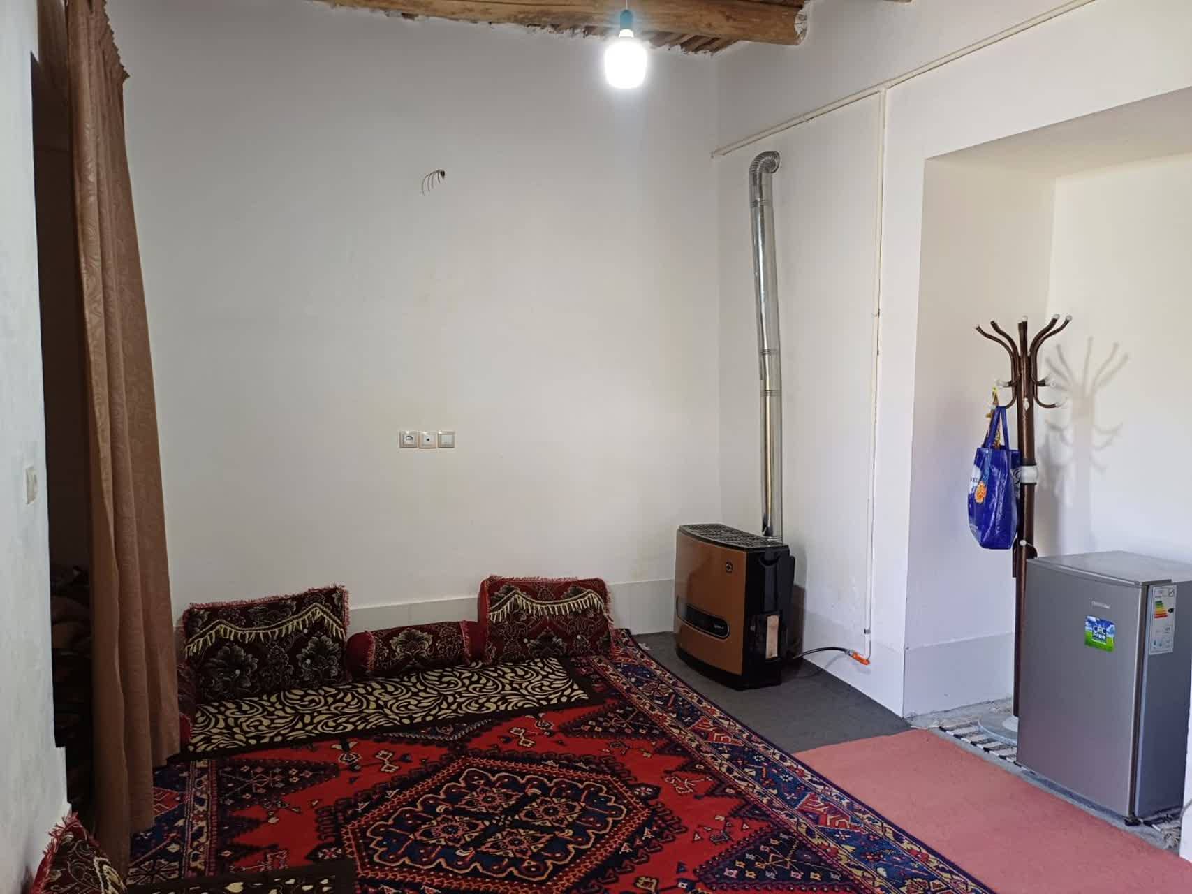 بومگردی در روستا ویست خوانسار - 2 حیاط 