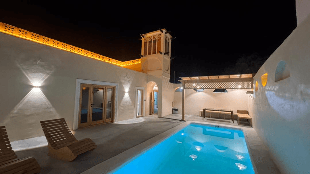 ویلا ساحلی با استخر روباز آبسرد در سوزا قشم - VIP نما ویلا VIP