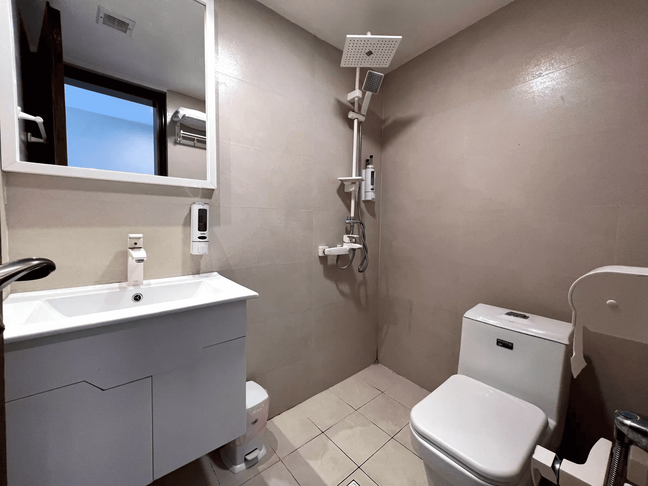 اجاره هتل تکخواب در زند شیراز سالن 