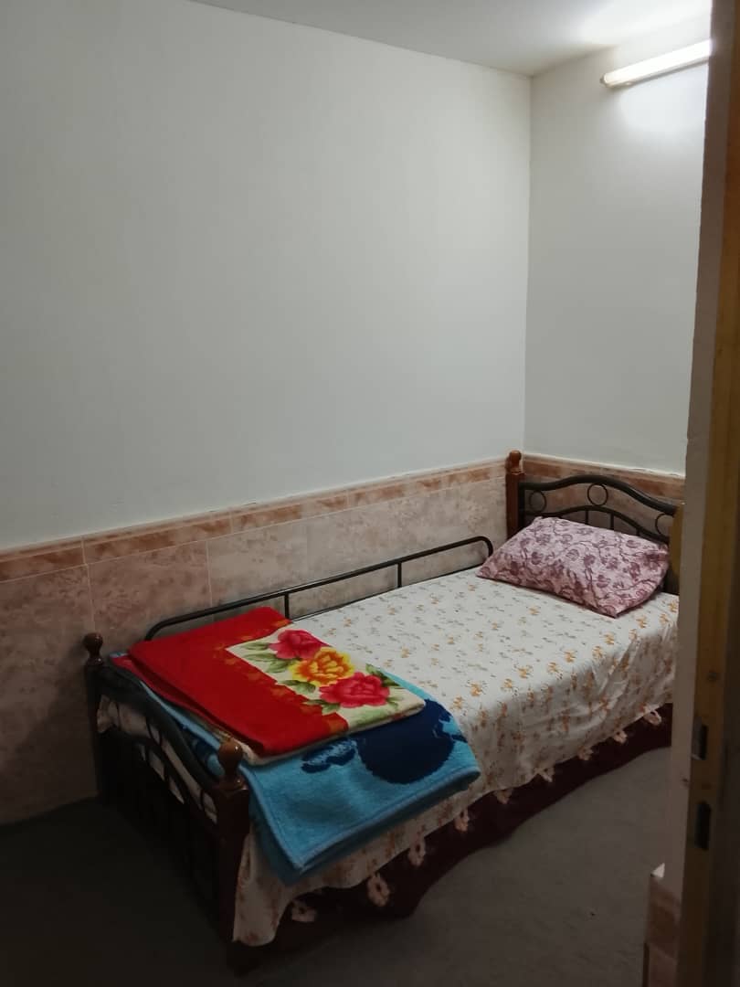 اجاره منزل ویلایی مبله در ولایت قشم -یک خوابه طبقه اول سالن 