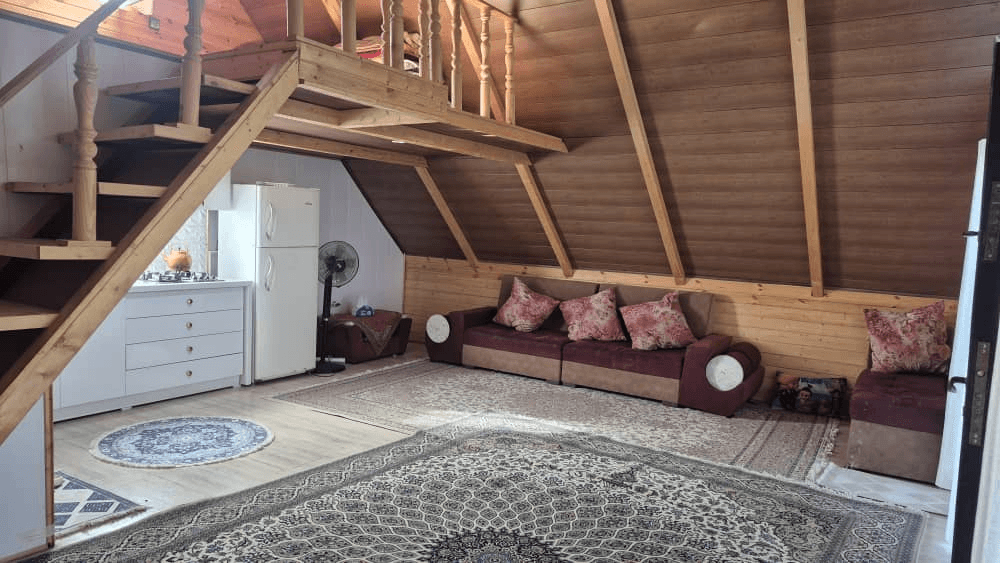  کلبه سوئیسی در روستا بیاره سی سخت  نما کلبه