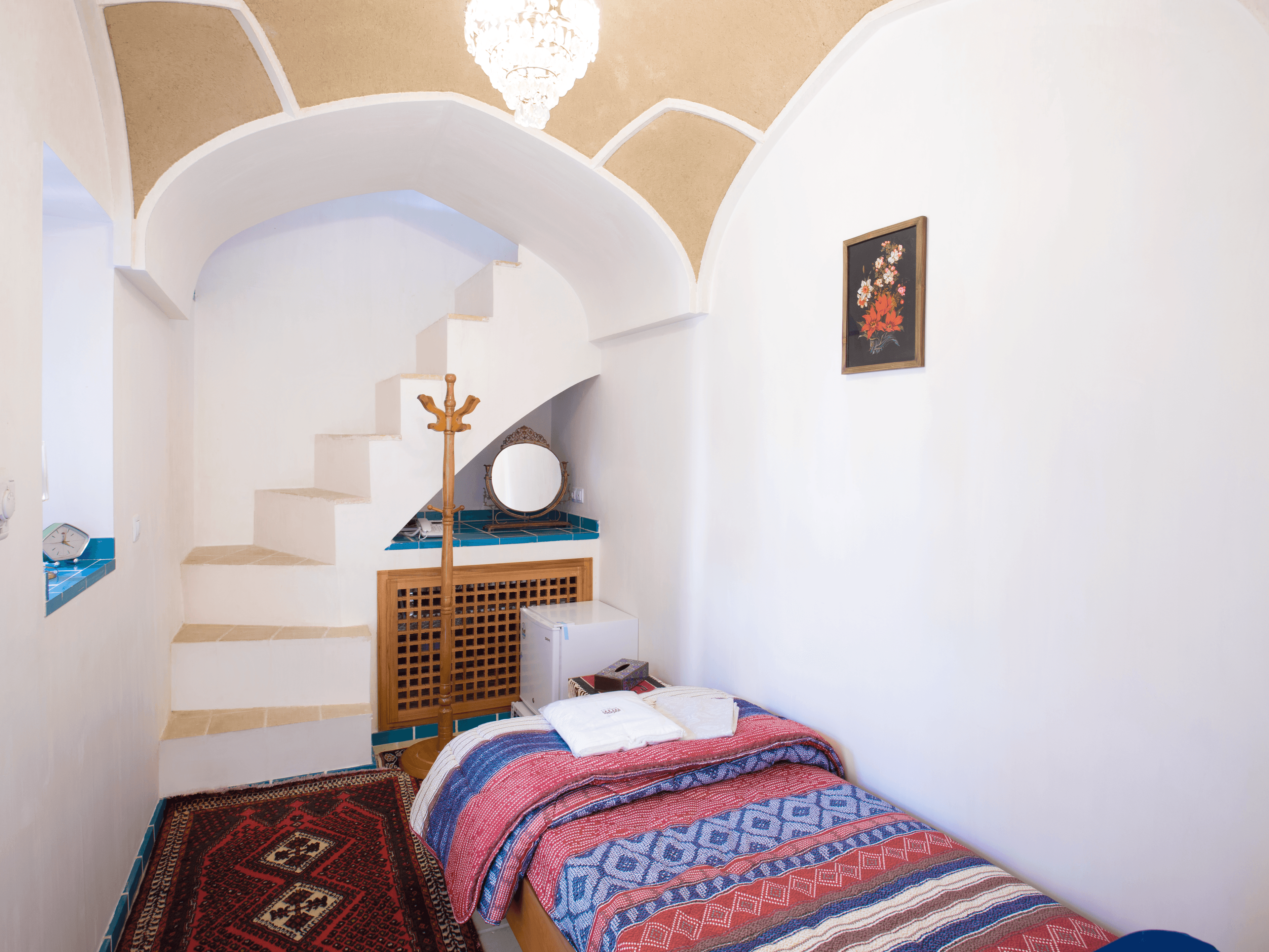 بوتیک هتل سنتی در کاشان - گلزار محوطه