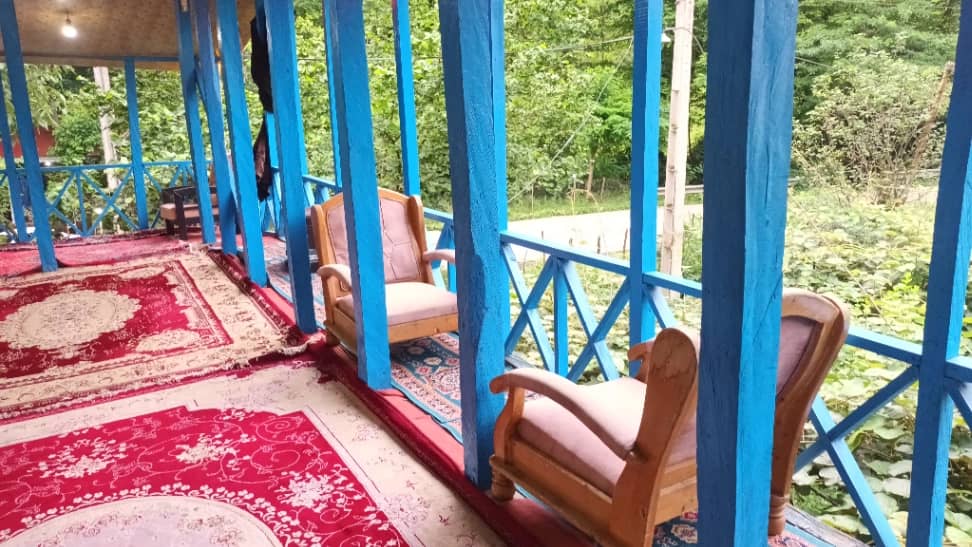 بومگردی در روستای بابارکاب شفت - امامزاده ابراهیم نمای  بیرونی و سنتی اقامتگاه 