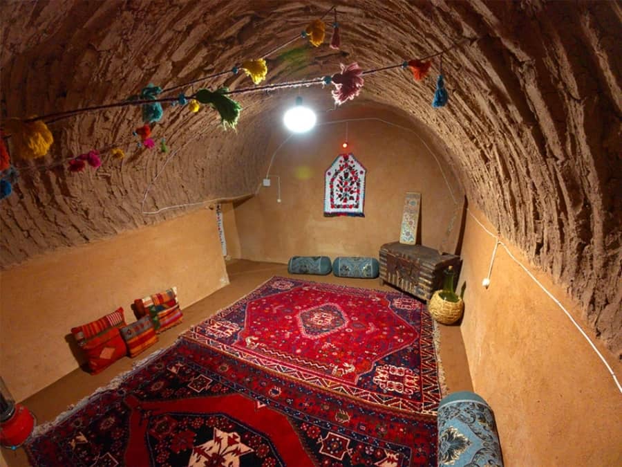بومگردی در روستای بادبر بوانات  - آناهید اتاق 
