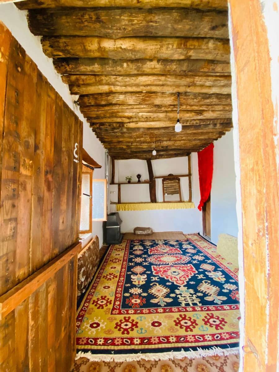اجاره خانه سنتی درقلعه سرد دهدز - 18 متری نما اقامتگاه