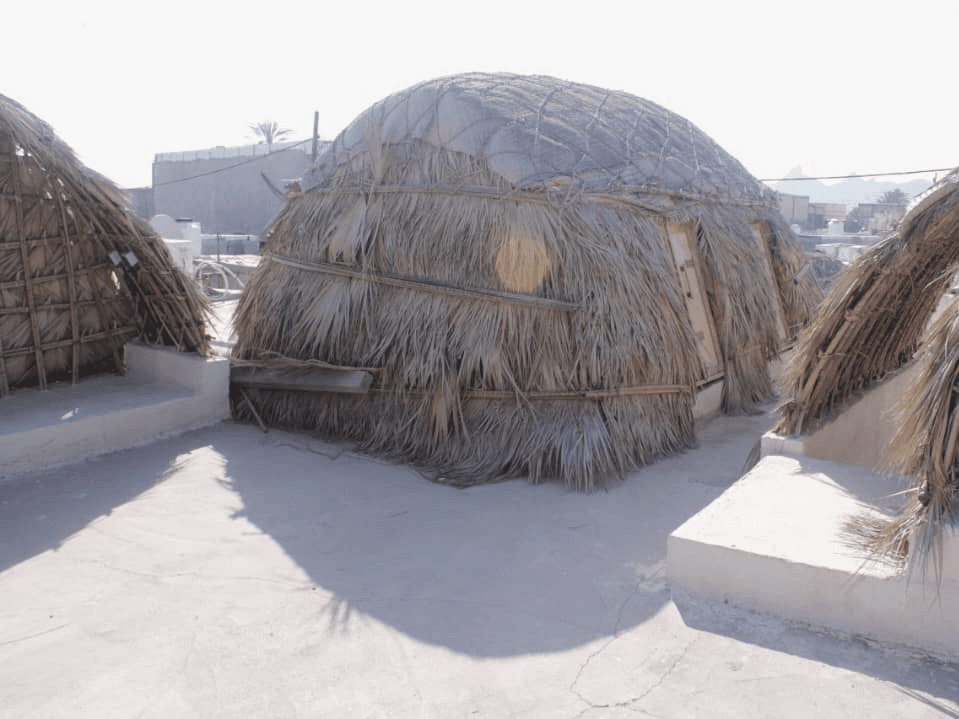 اجاره کپر ساحلی در هرمز - سعدی  حیاط اقامتگاه 