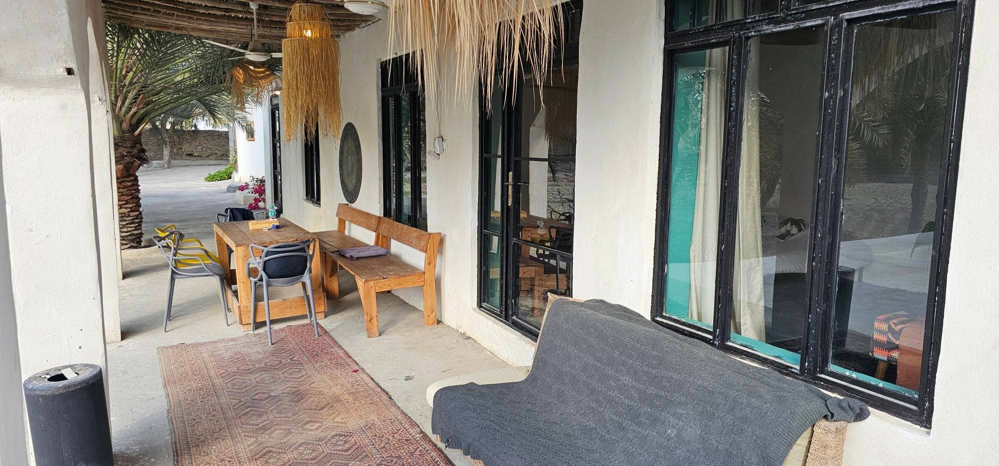 اقامتگاه بومگردی در روستا معتمدآباد طبل - نخل  نما اتاق 