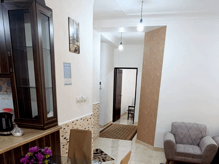 آپارتمان مبله دو خوابه در شهرک الهیه قشم - طبقه دوم سالن