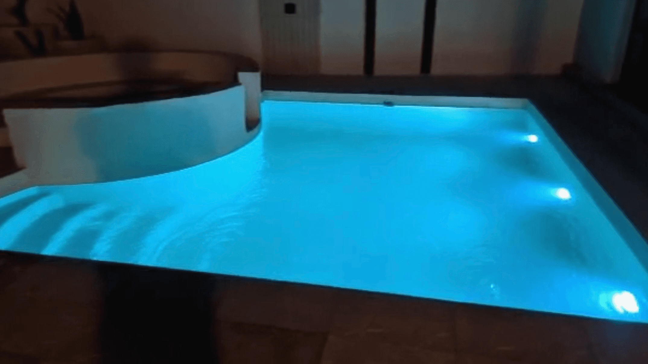 اجاره ویلا استخر روباز آبسرد نزدیک ساحل در طبل - قشم نما ویلا