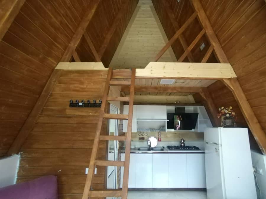 اجاره کلبه سوئیسی در روستا چهراز ناغان - 35متر  نما کلبه ها 