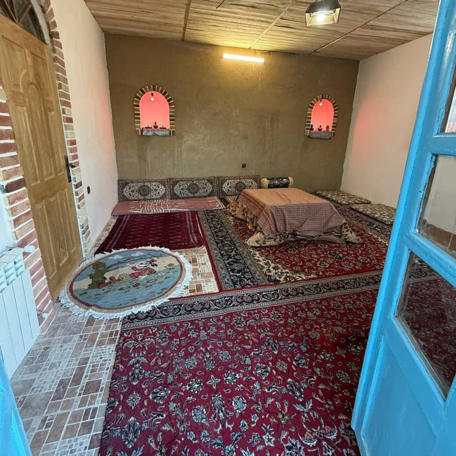 اقامتگاه بومگردی در روستا ازغد طرقبه - بابونه  نما واحد بابونه 