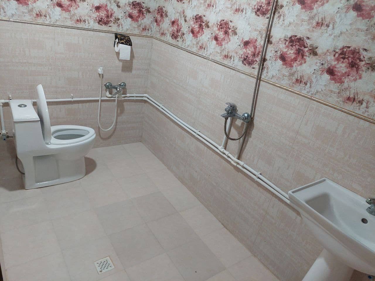 اجاره اتاق بومگردی در باغستان پارسیان - اتاق 2 بیرون اقامتگاه 