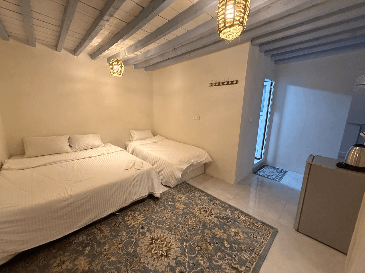 اقامتگاه بومگردی در رمکان قشم - کنار اتاق کنار