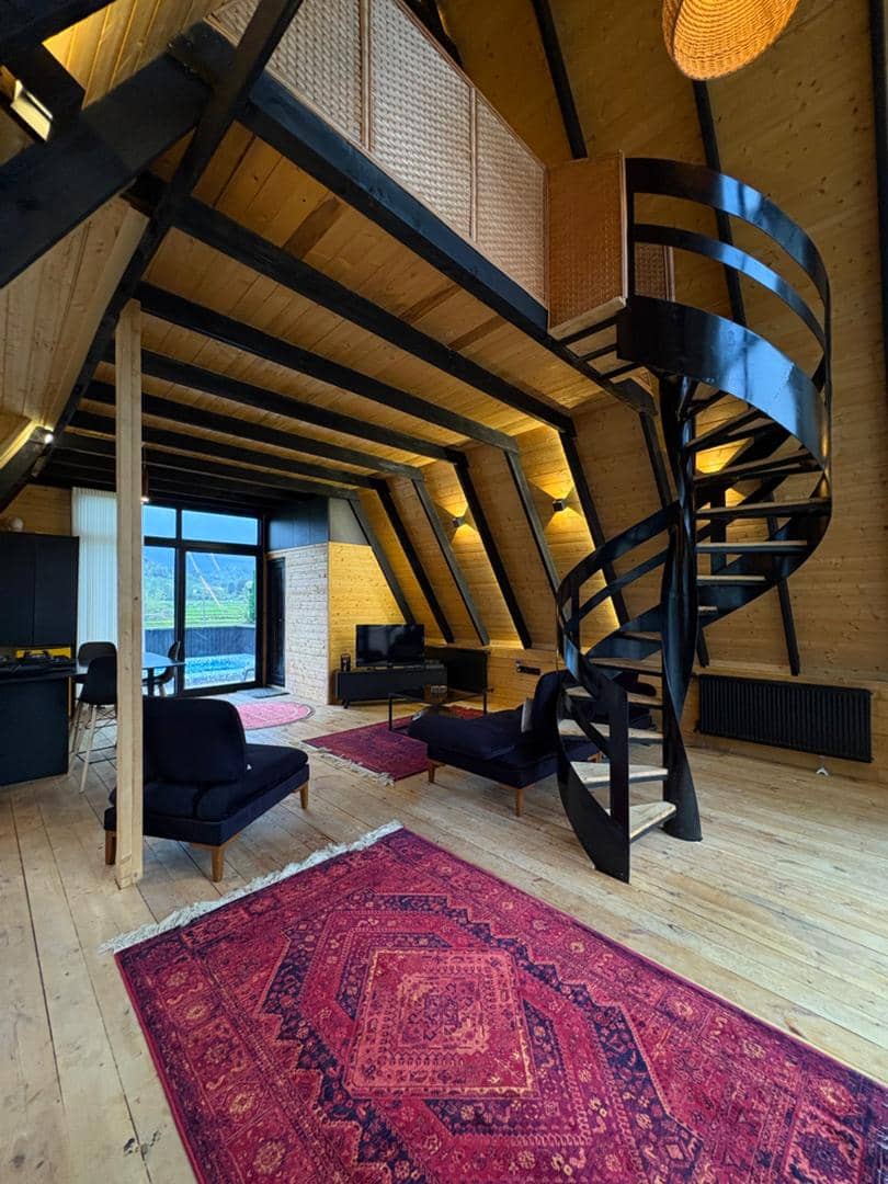 کلبه سوئیسی جنگلی با استخر روباز 4 فصل در روستای آزارستانکی لاهیجان - سوما