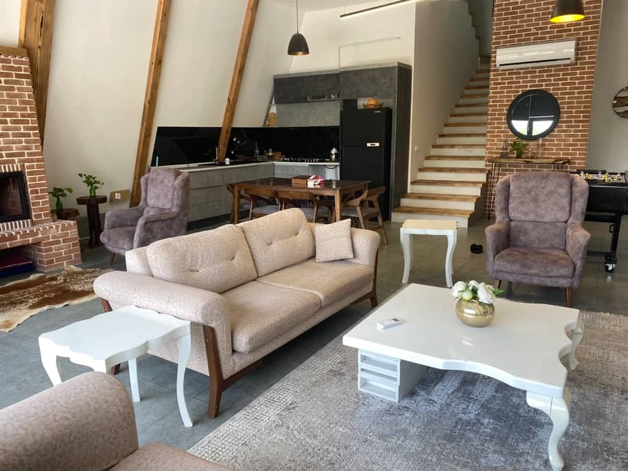 کلبه سوئیسی با استخر روباز آبگرم در لاهیجان نما اقامتگاه 
