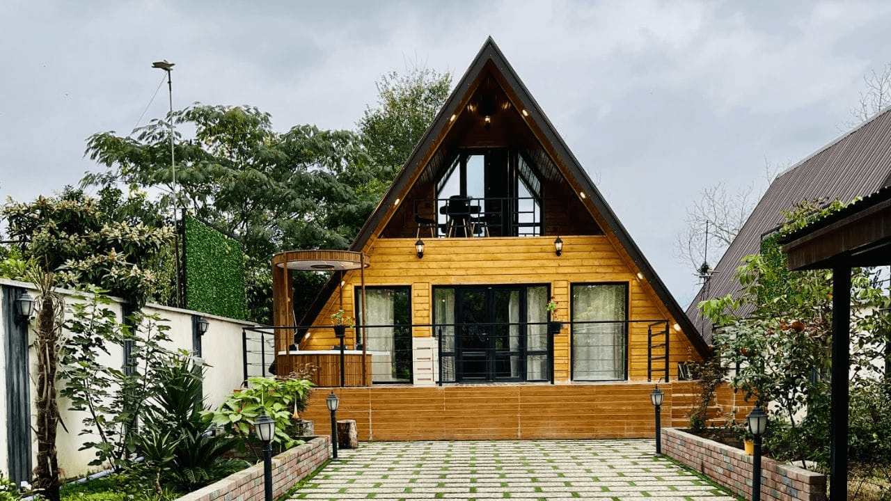 کلبه سوئیسی جکوزی دار در روستای پیرسرا شاندرمن ماسال - خانه ی امید