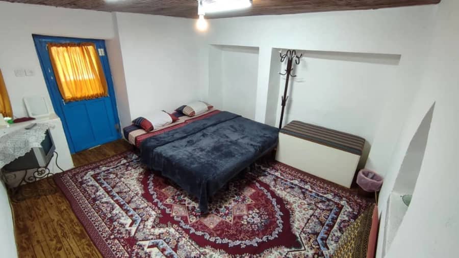 اقامتگاه بومگردی در روستای سیاه صوفیان - بینه‌وخالواش نما اقامتگاه و حیاط 