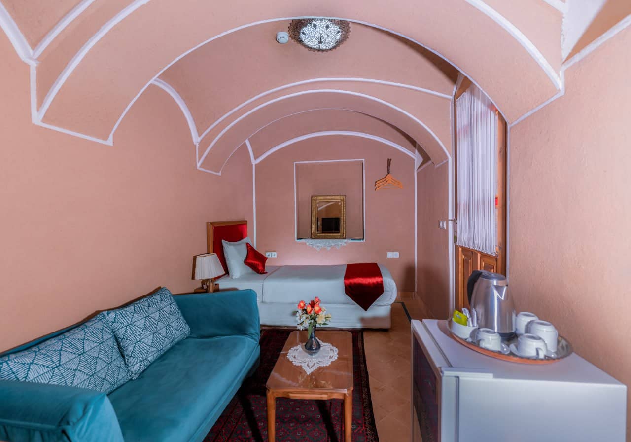 اقامتگاه سنتی در خیابان فاضل نراقی کاشان - 109 سینگل محوطه حیاط 