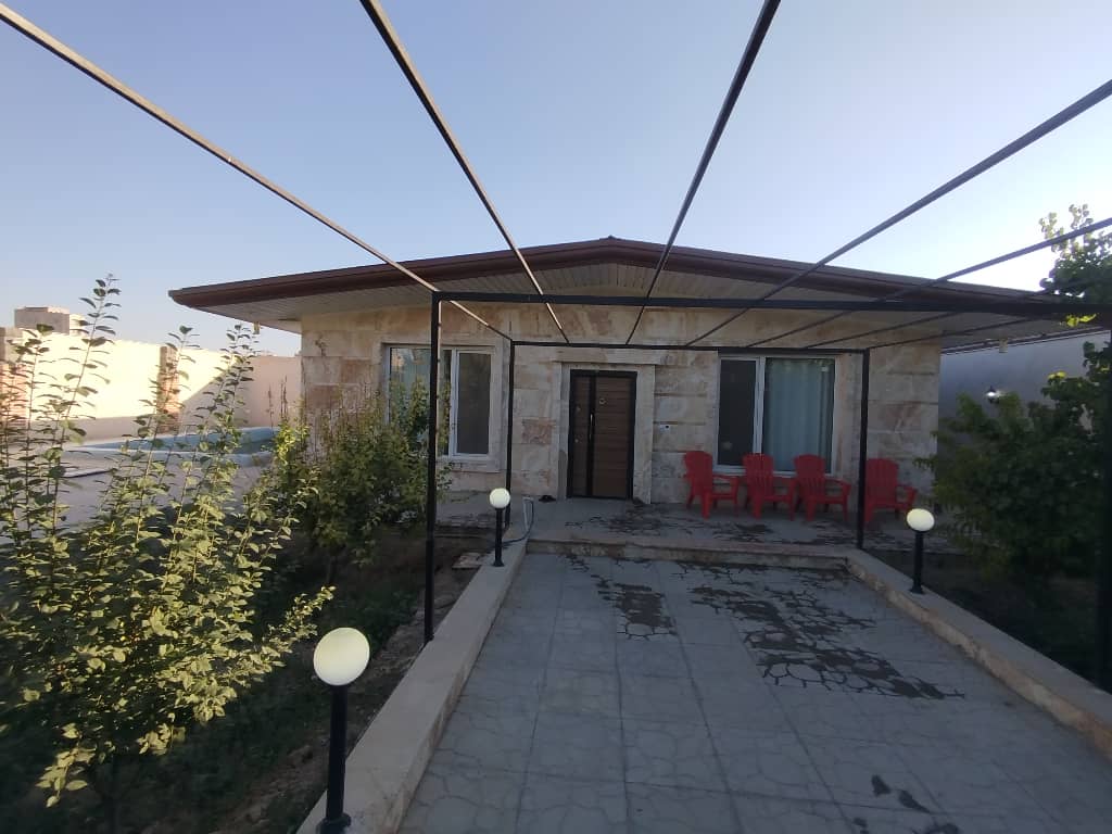 باغ ویلا با استخر روباز چهارفصل در شهریار نما ساختمان
