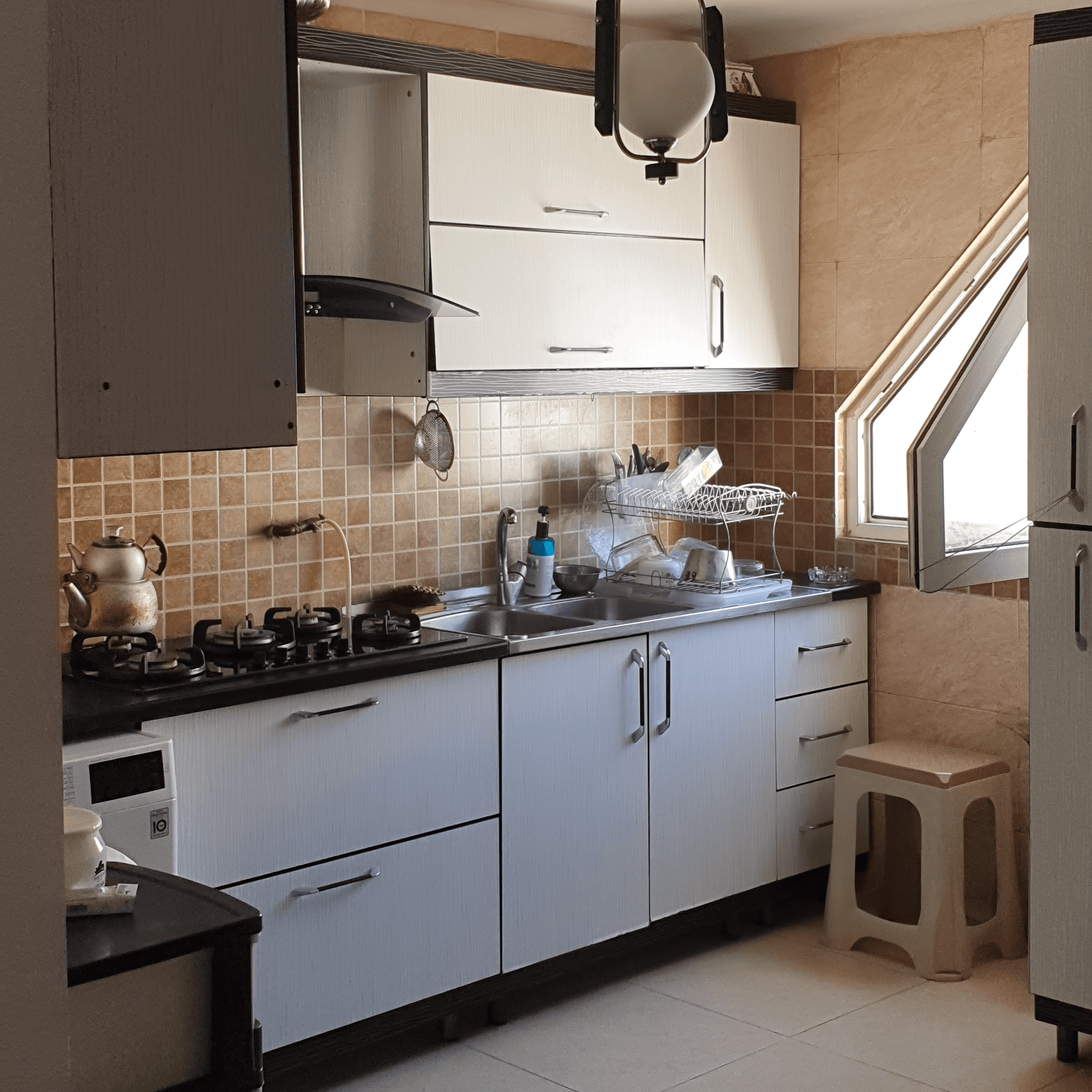 آپارتمان مبله تکخواب در شهید آقایی شیراز سالن