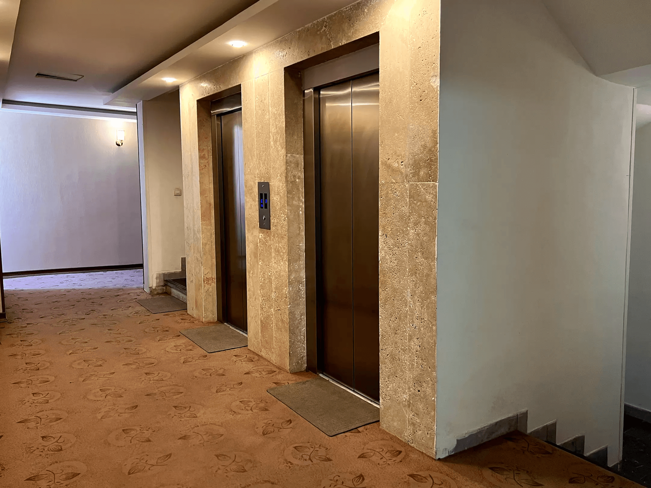 اجاره هتل تکخواب در زند شیراز سالن 