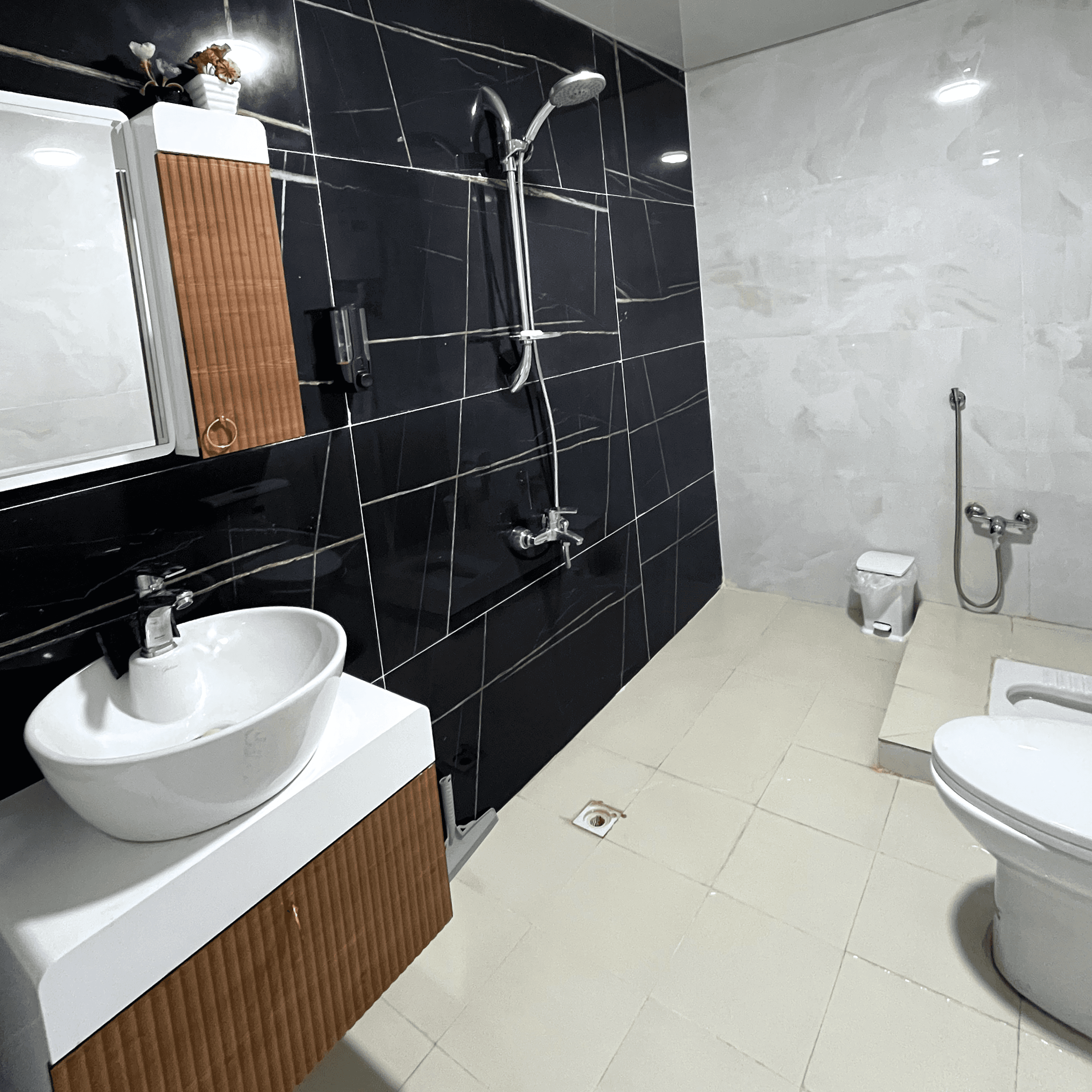  اقامتگاه ساحلی در روستای بربو دلوار - 18 متری طبقه اول نما سوئیت بالا 