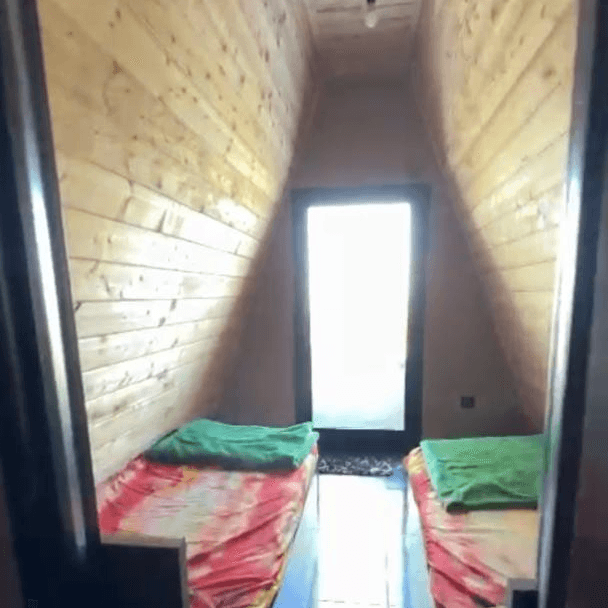 کلبه سوئیسی جنگلی دوبلکس جکوزی دار در اربه کله رامسر نما کلبه 