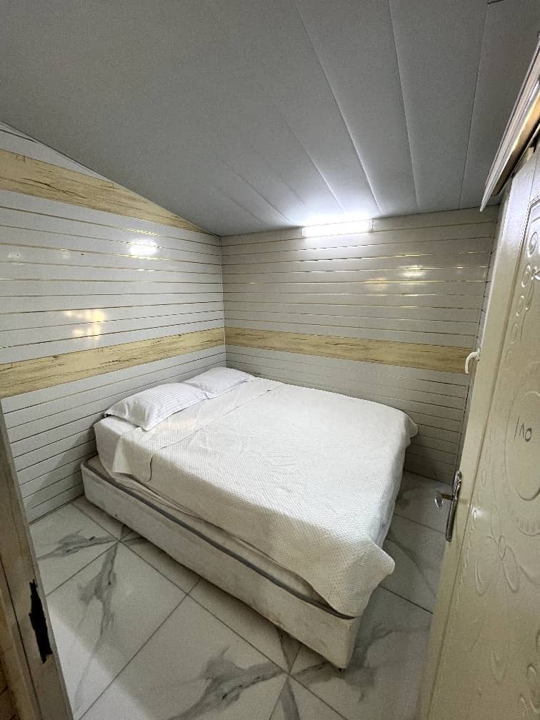 کانکس ساحلی در هرمز - پرتقالی حیاط اقامتگاه 