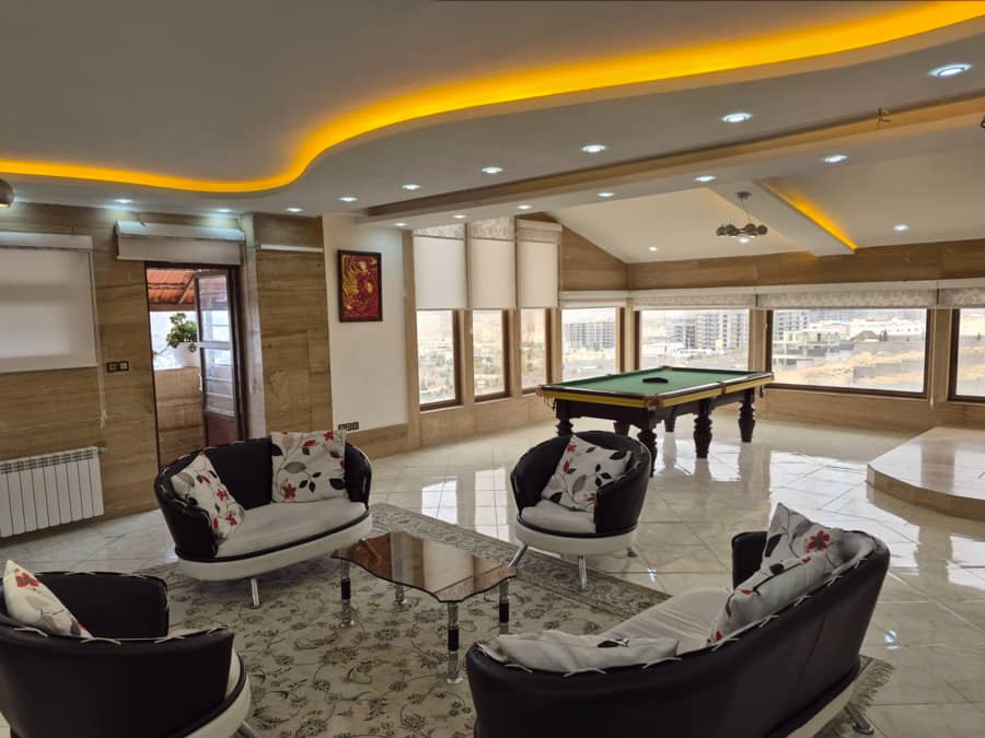 ویلا با استخر سرپوشیده آبگرم در صدرا بلوار حافظ  نما ویلا 