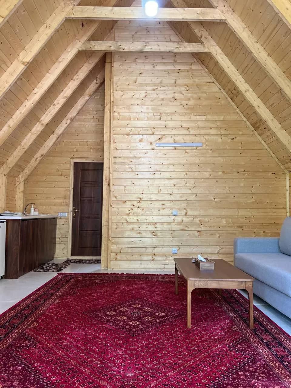 کلبه سوئیسی جنگلی در جنگل های سه هزار تنکابن - تکخواب  نما 