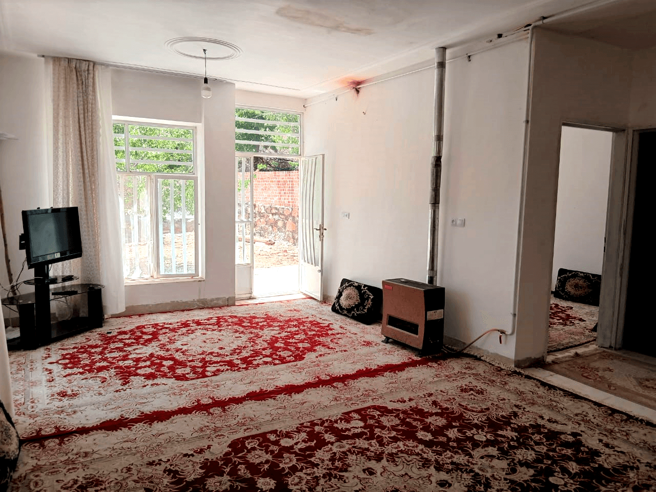 اجاره منزل ویلایی در روستا هویج - لاله زار کرمان  نما منزل 