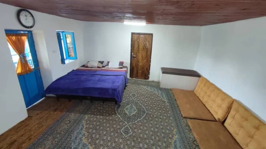 بومگردی در روستای سیاه صوفیان کوچصفهان - چوچاق محوطه و نما ساختمان  