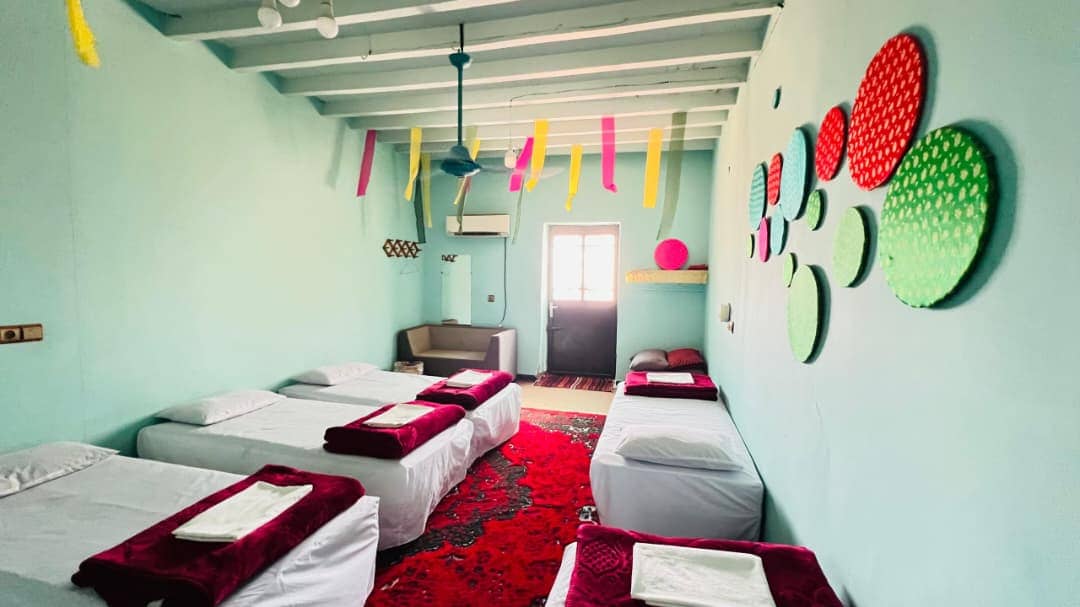 اجاره اتاق سنتی نزدیک ساحل در هرمز - 24متر محوطه اقامتگاه