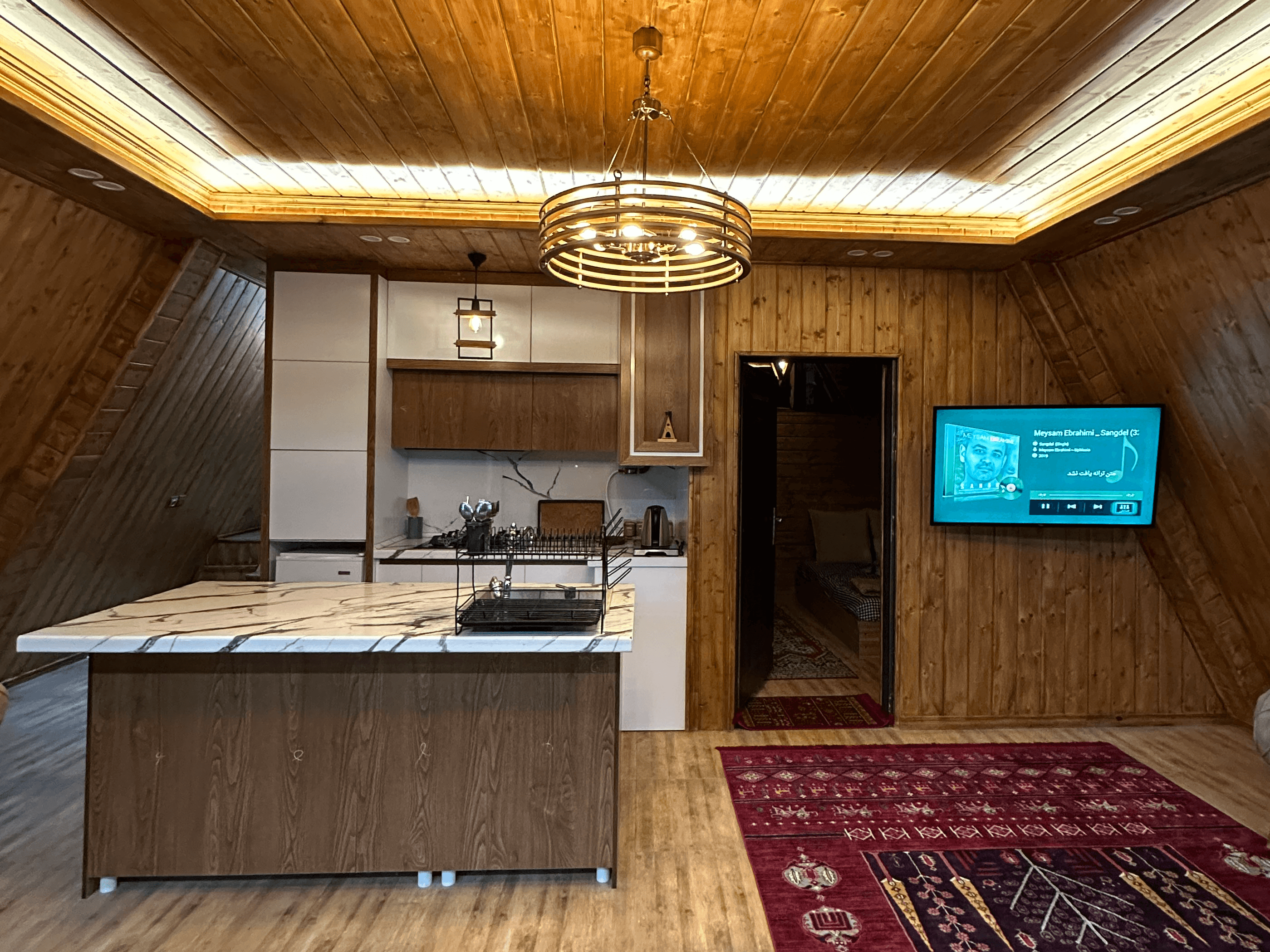 کلبه سوئیسی دوبلکس در ییلاقات روستا نوده بره سر نما کلبه 