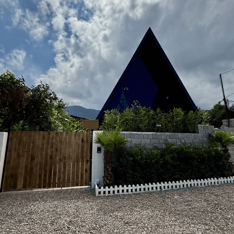 کلبه سوئیسی جنگلی در روستای سورخانی رامسر - آبان  نما 