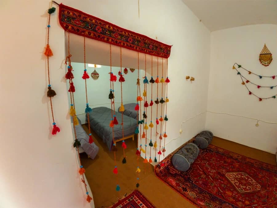 بومگردی در روستای بادبر بوانات  - آنا اتاق 
