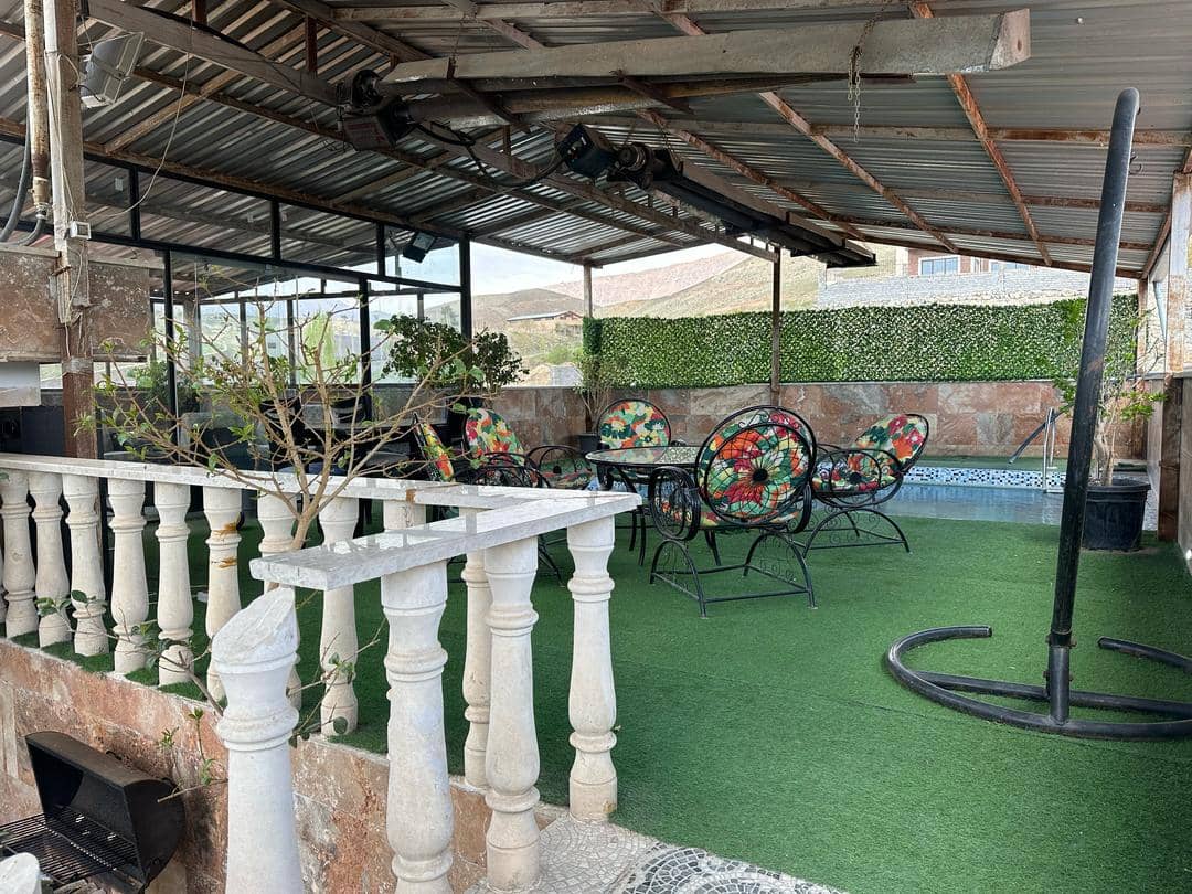 ویلا فورلکس با استخر و جکوزی آبگرم در رودهن  روف گاردن