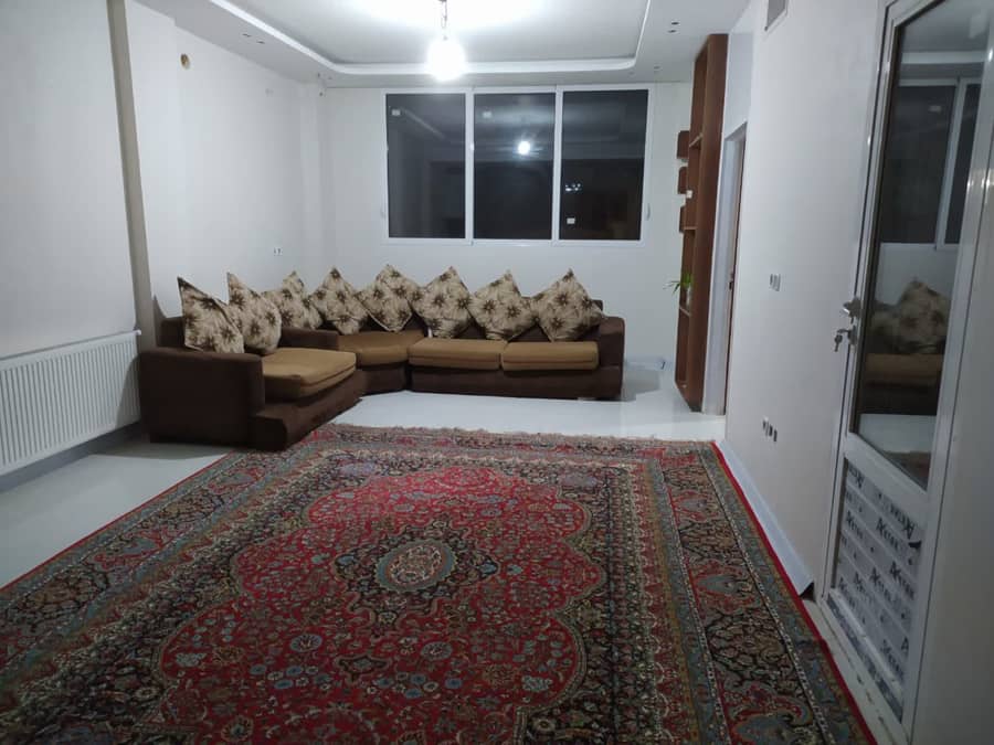 اجاره آپارتمان تکخواب در شهرک ولیعصر اصفهان  سالن و آشپزخانه 