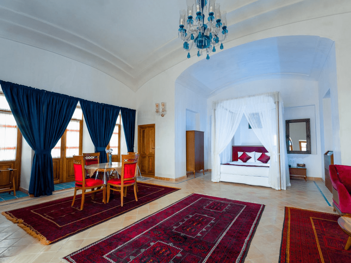 اقامتگاه سنتی در خیابان فاضل نراقی کاشان - 110 شاهنشین فضای نشیمن اتاق