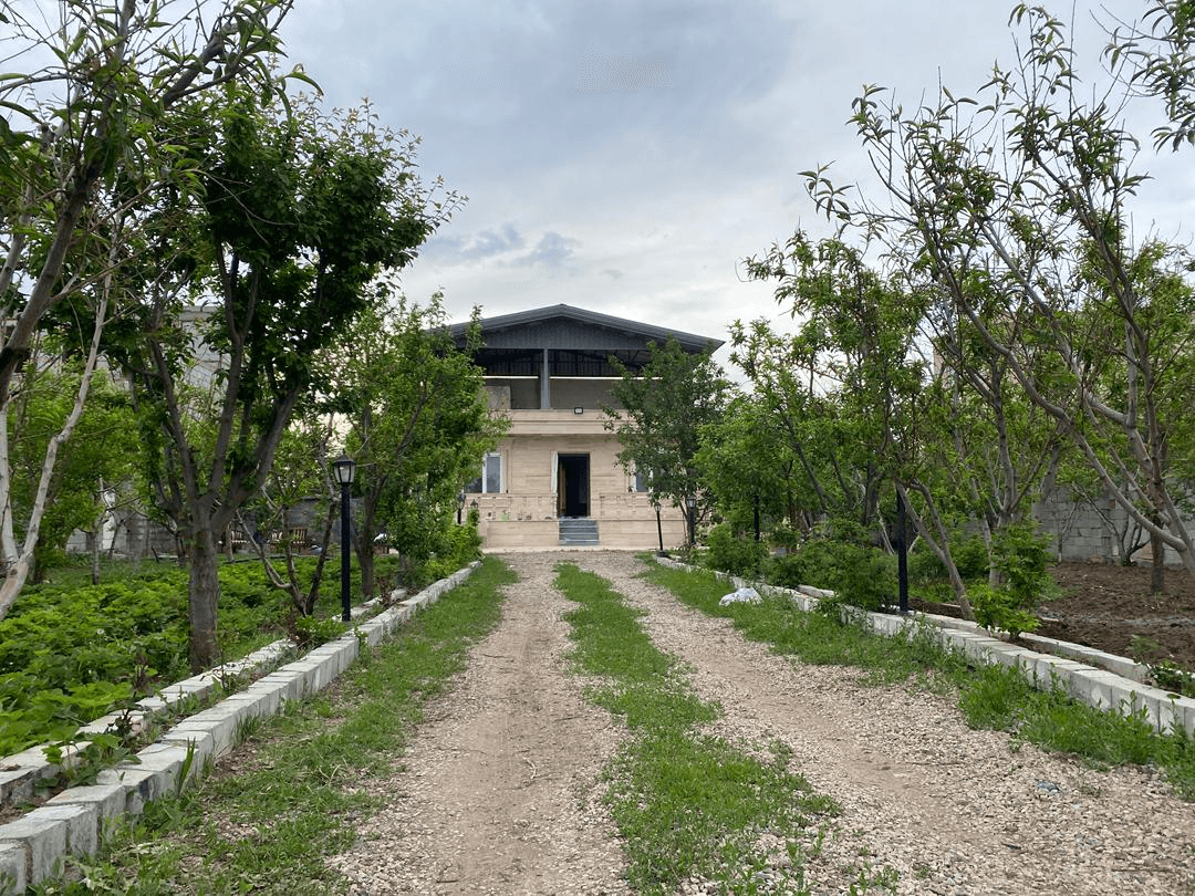 ویلا باغ دوخواب در روستای جبه‌دار اردبیل - ایلیا  نما و حیاط