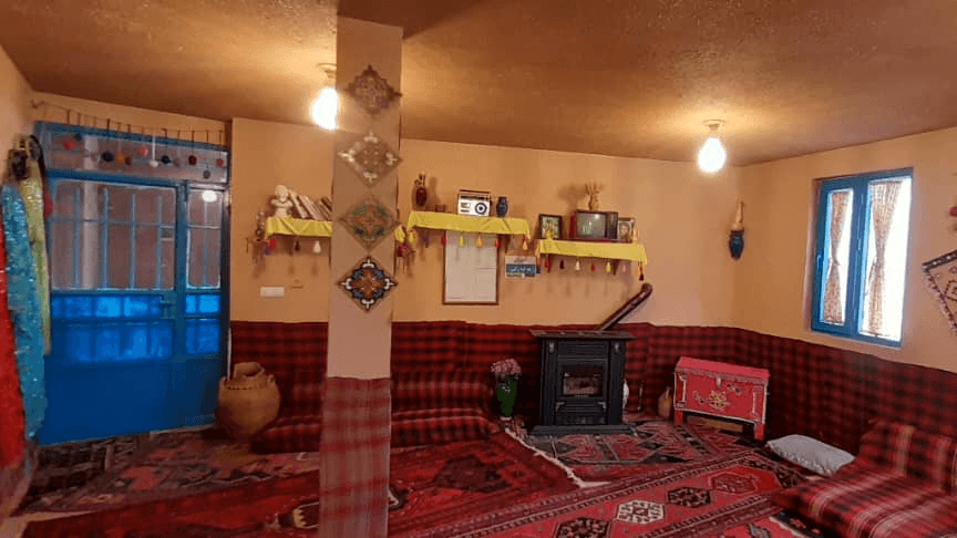 اقامتگاه بومگردی هانیس در سنندج سالن